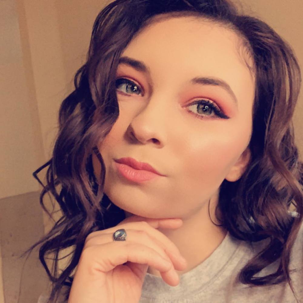 Meet your Posher, Alexis